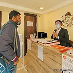 Oyo Flagship 75923 Ace Homes