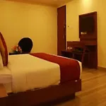Fabhotel Prime D Chandlier