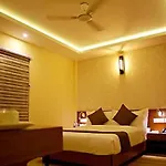 Fabhotel Prime D Chandlier