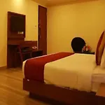 Fabhotel Prime D Chandlier