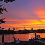 Anaya\'S Lake House