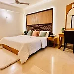 Joy Suite - Exclusive Private 4-Star Ac Suite Inside Lotus 8 Hotel - 3 Min Walk From Cochin Airport