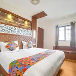Fabhotel Qube - 800M From Ernakulam Junction South Railway Station