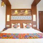 Fabhotel Qube - 800M From Ernakulam Junction South Railway Station