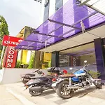 Fabhotel Qube - 800M From Ernakulam Junction South Railway Station