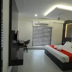 D-Luxe Hotel