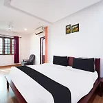 Super Townhouse City Center Ernakulam