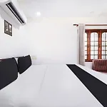 Super Townhouse City Center Ernakulam