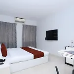 Super Townhouse Malabar Illam