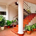 33 Heritage Avenue