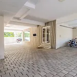 D Homz Suites