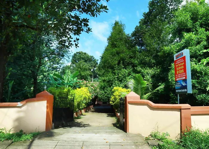 Back Packers Cochin Villa