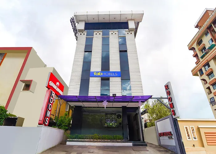 Fabhotel Qube - 800M From Ernakulam Junction South Railway Station