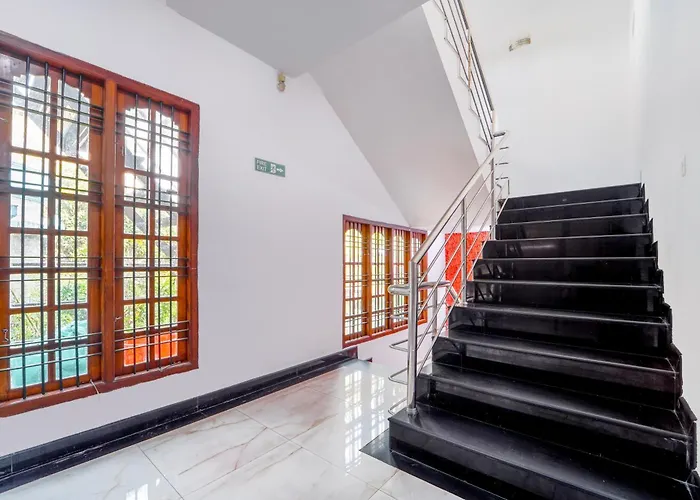 Super Townhouse City Center Ernakulam
