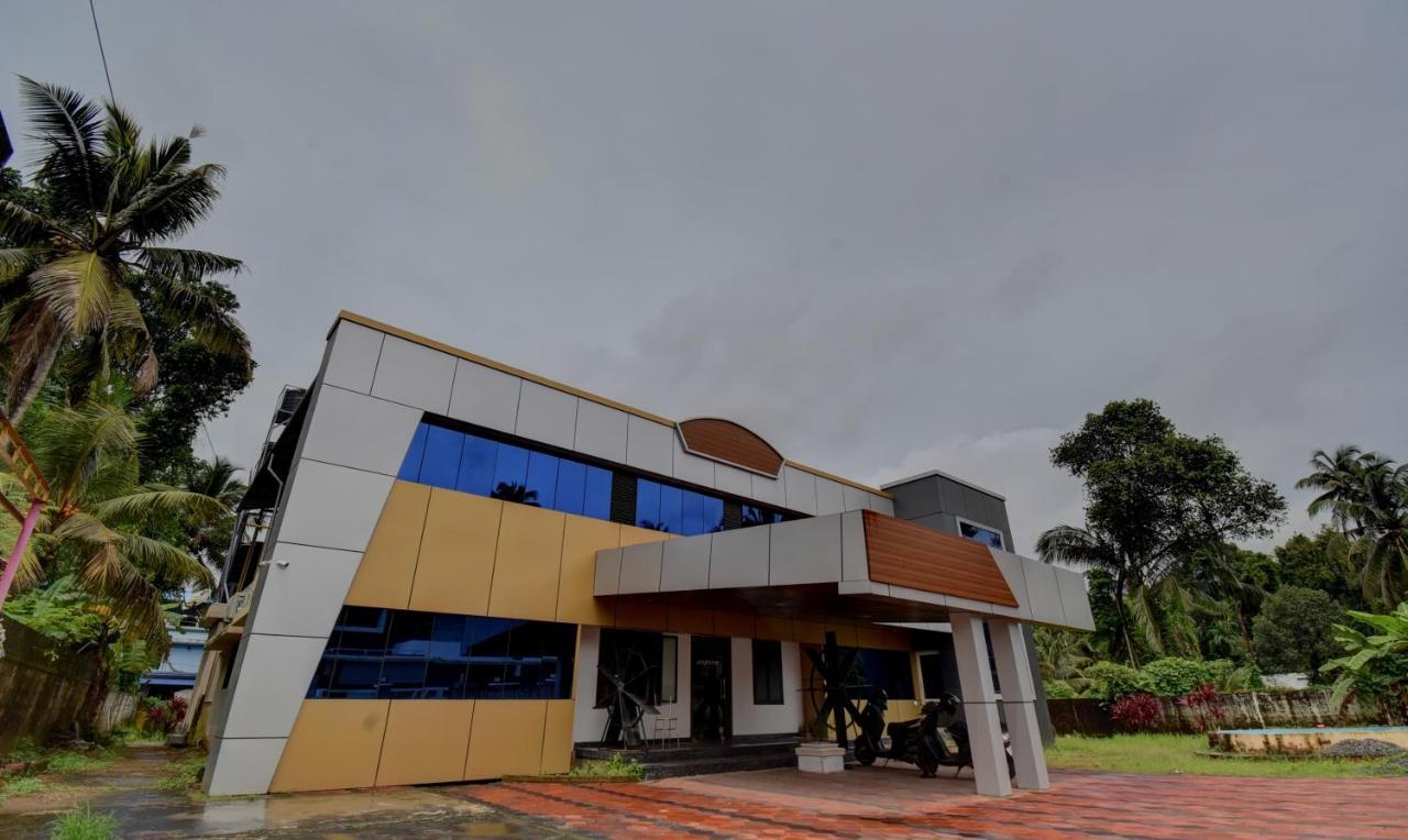 Hotel Aspire Maradu Kochi