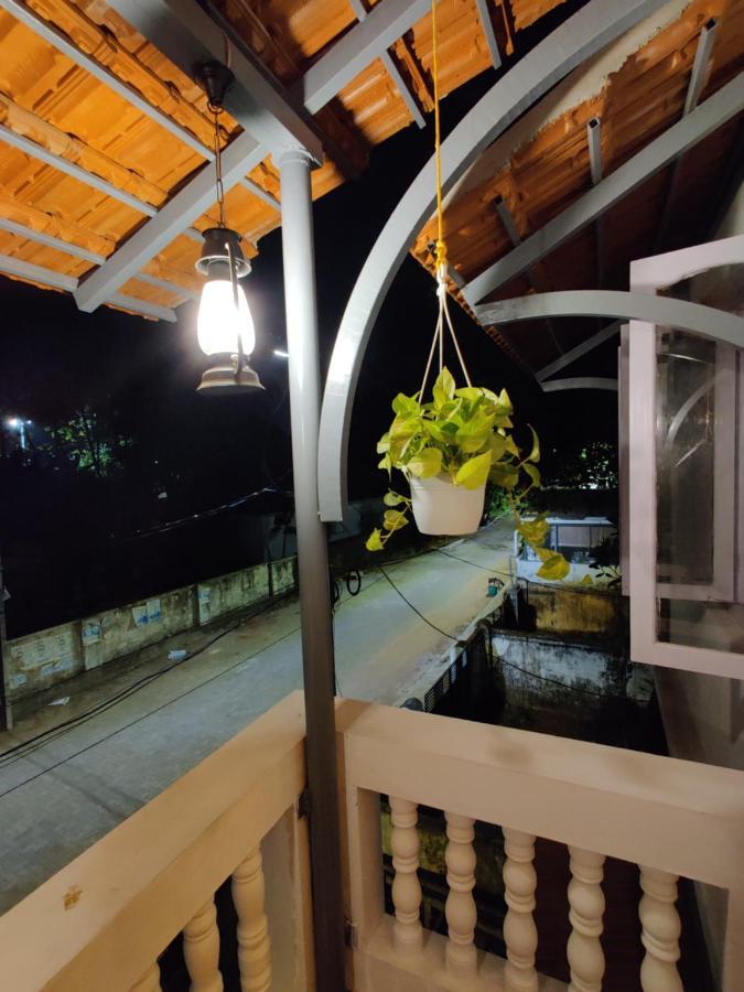 Calvin's Kochi