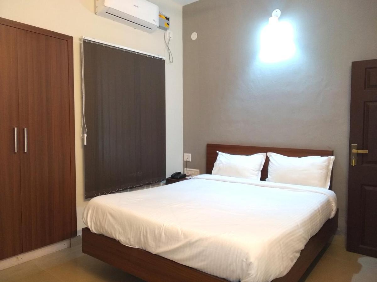 Hotel Aspire Maradu *