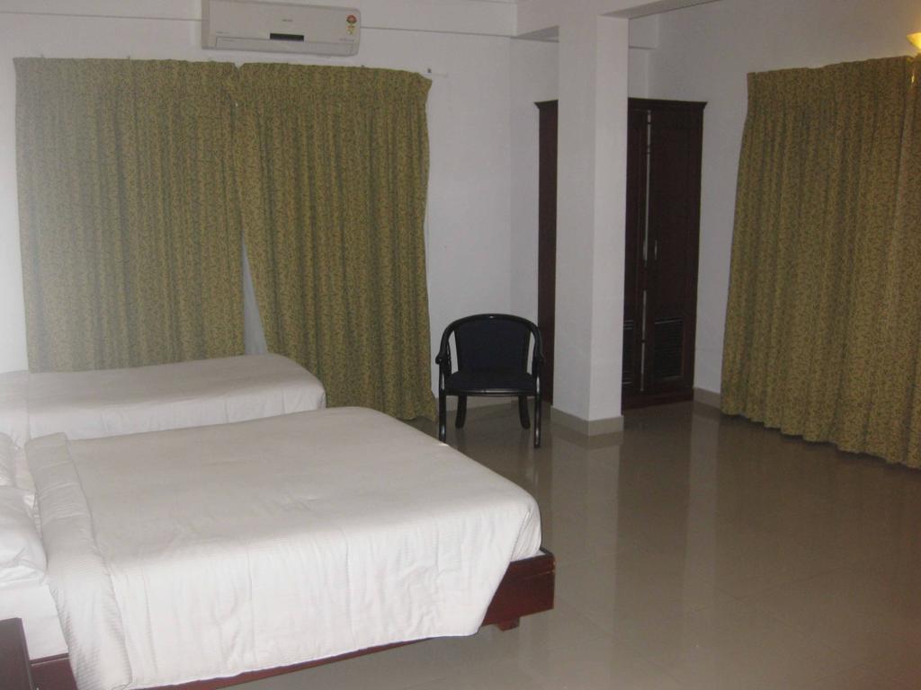 Centre Point Hotel 3*