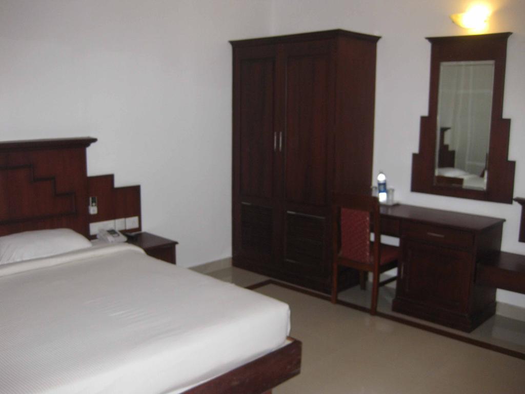 Centre Point Hotel 3*