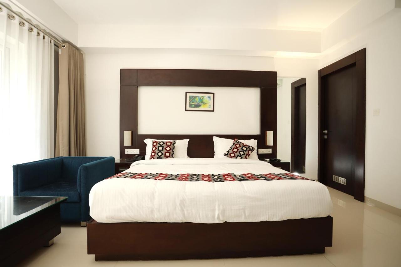 Loveland Residency Hotel 4*