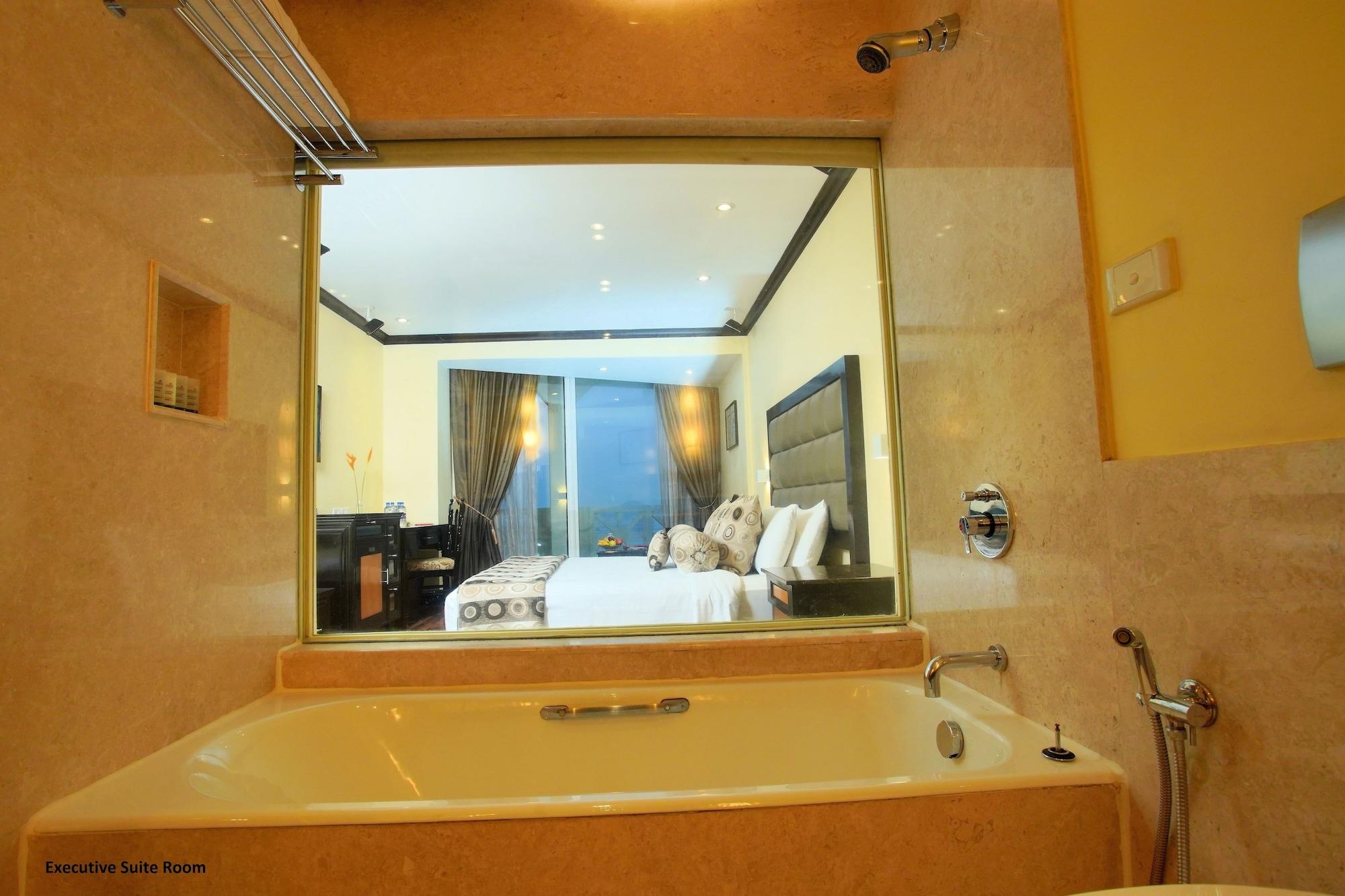 Vivanta Ernakulam, Marine Drive Hotel