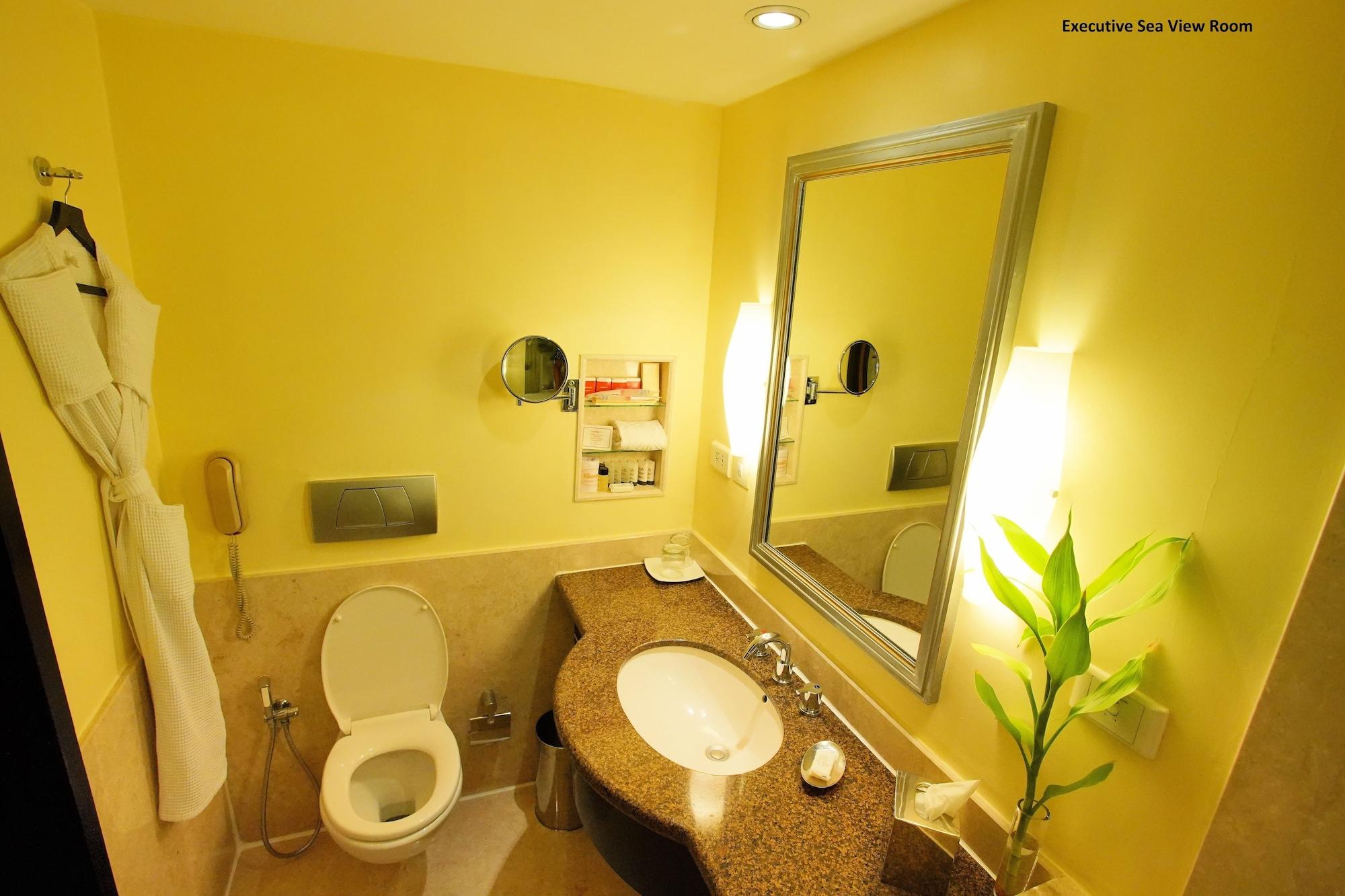 Vivanta Ernakulam, Marine Drive Hotel Kochi