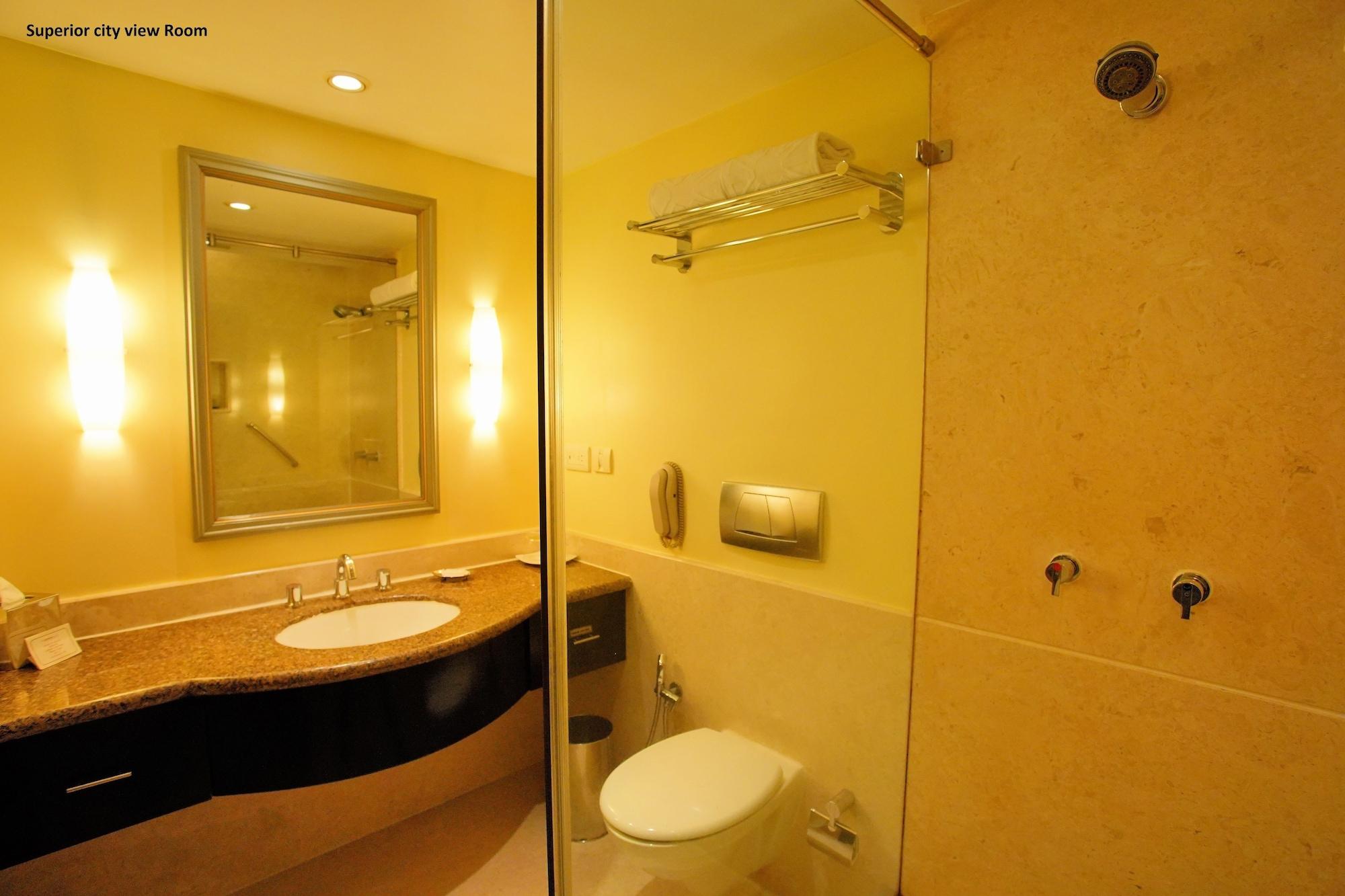 Vivanta Ernakulam, Marine Drive Hotel
