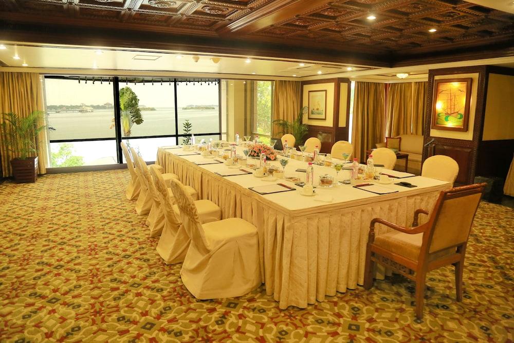 Vivanta Ernakulam, Marine Drive 5*