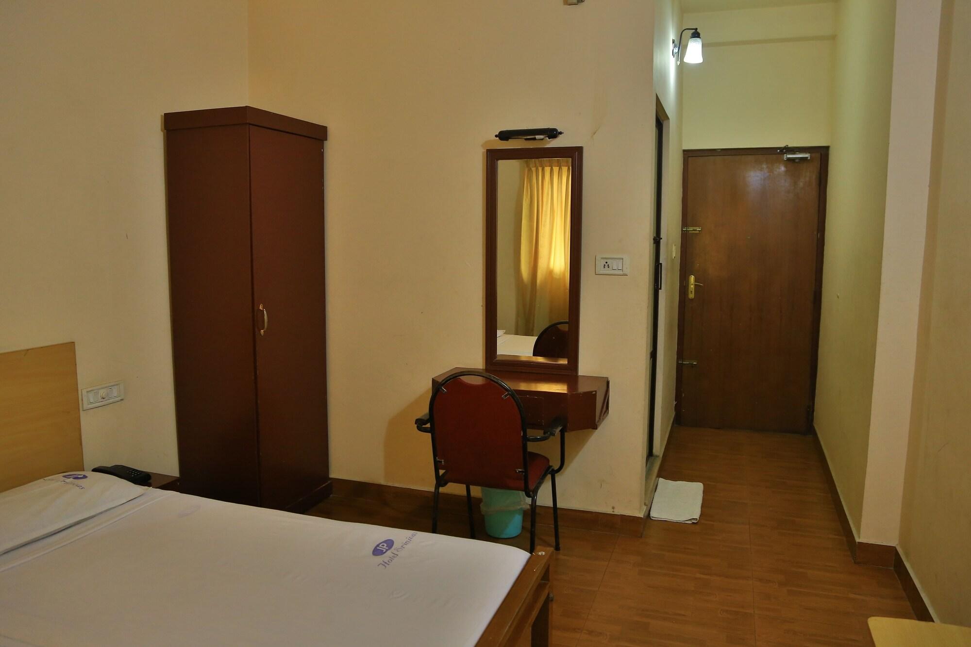 Srinivas 2* Kochi