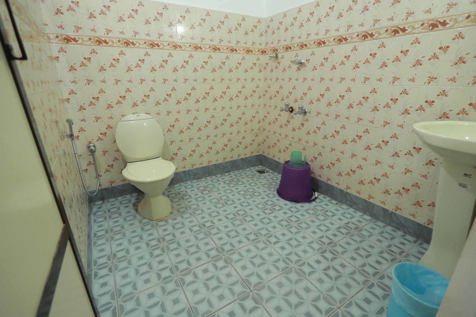Srinivas Hotel 2*