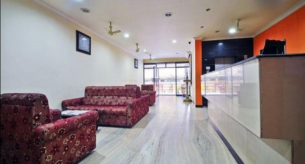 Hotel Srinivas 2*
