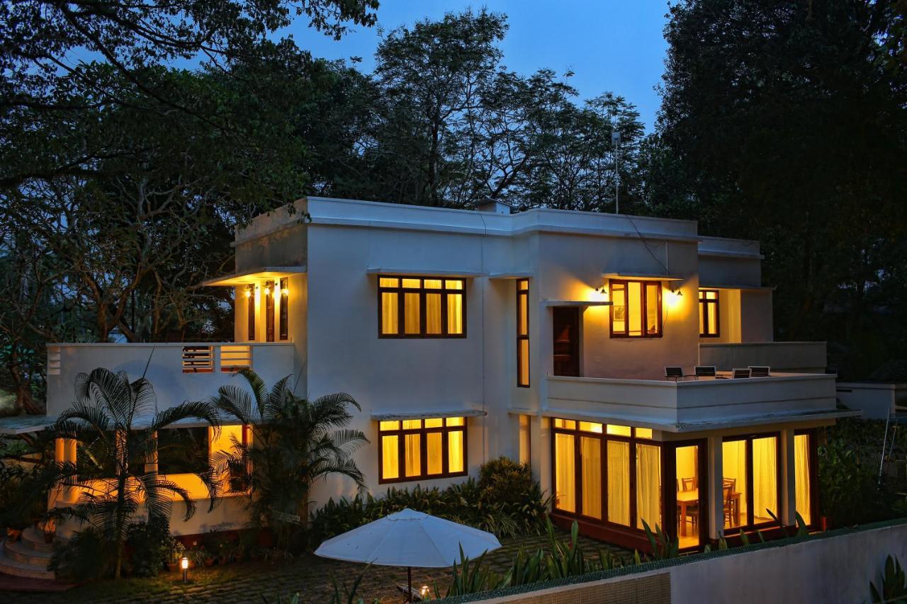 Villa Gate - A Cgh Earth Saha Experience
