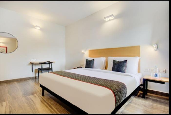 Xenia, Gcda, Kakkanad Hotel