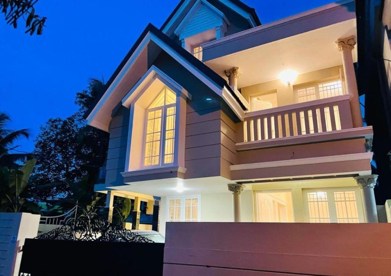The Oval House, - Approved By Kerala Tourism - Exclusively For Families Villa *