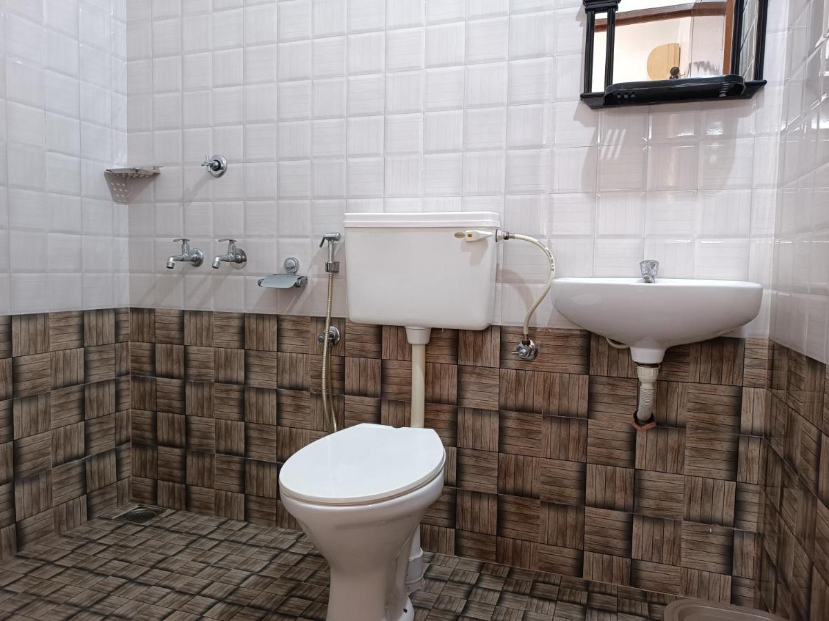Prakriti Fortkochi Air Conditioned Homestay *