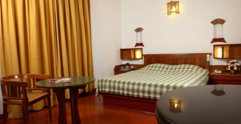 Hotel Bth Sarovaram Kochi