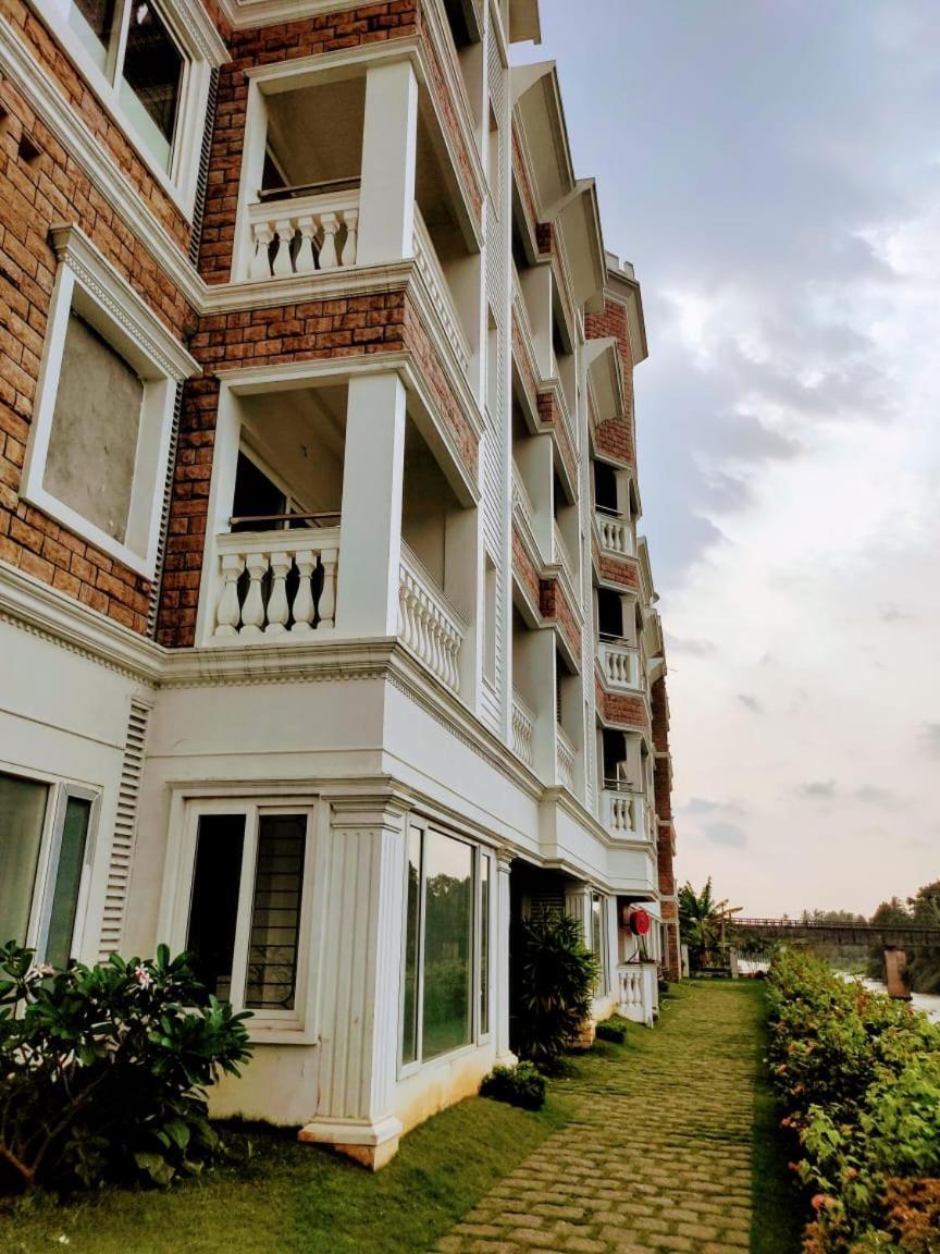 The Nutmeg River House Apartment