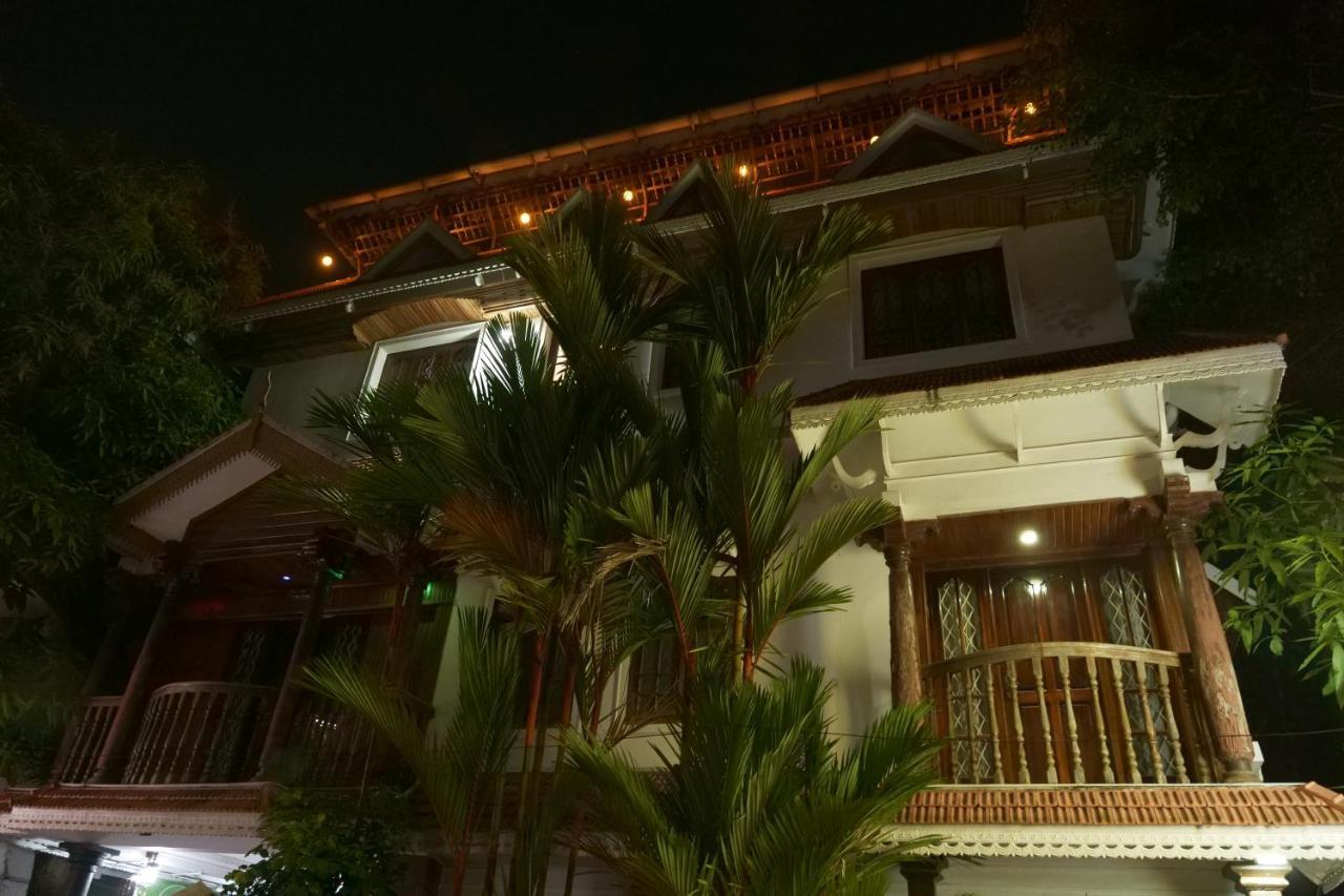 Bed & Breakfast White Rose Kochi