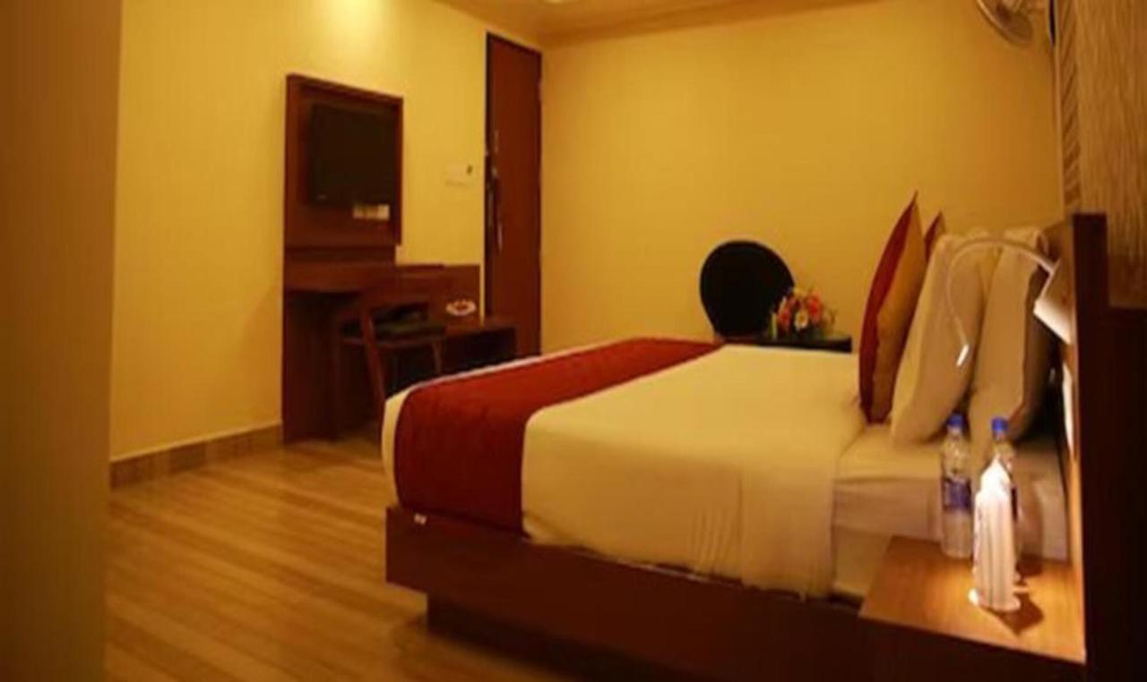 Hotel Fabhotel Prime D Chandlier 3*
