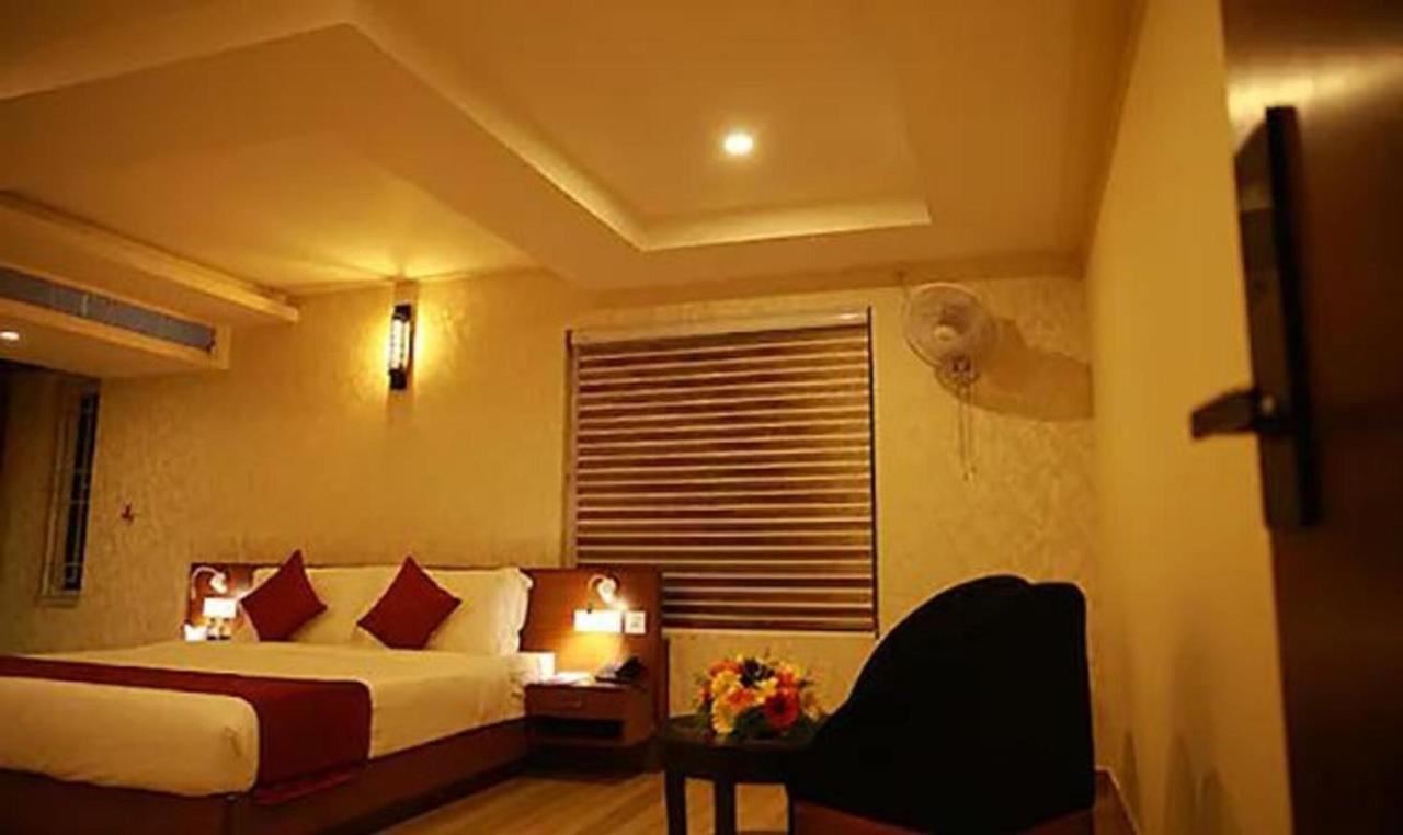 Fabhotel Prime D Chandlier Hotel