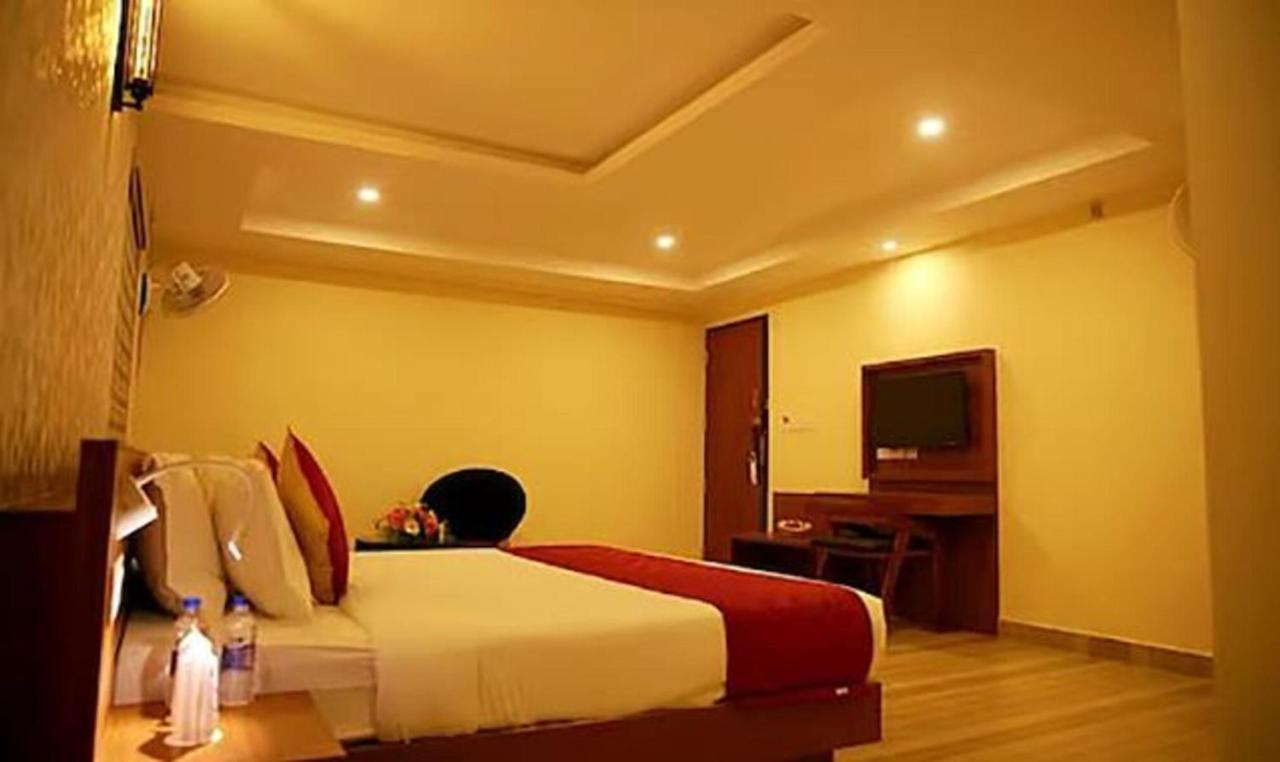 Fabhotel Prime D Chandlier Hotel