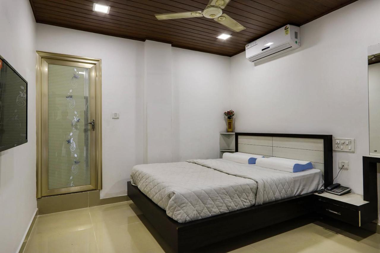 Spot On 48916 Kpm Tourist Hotel 3*