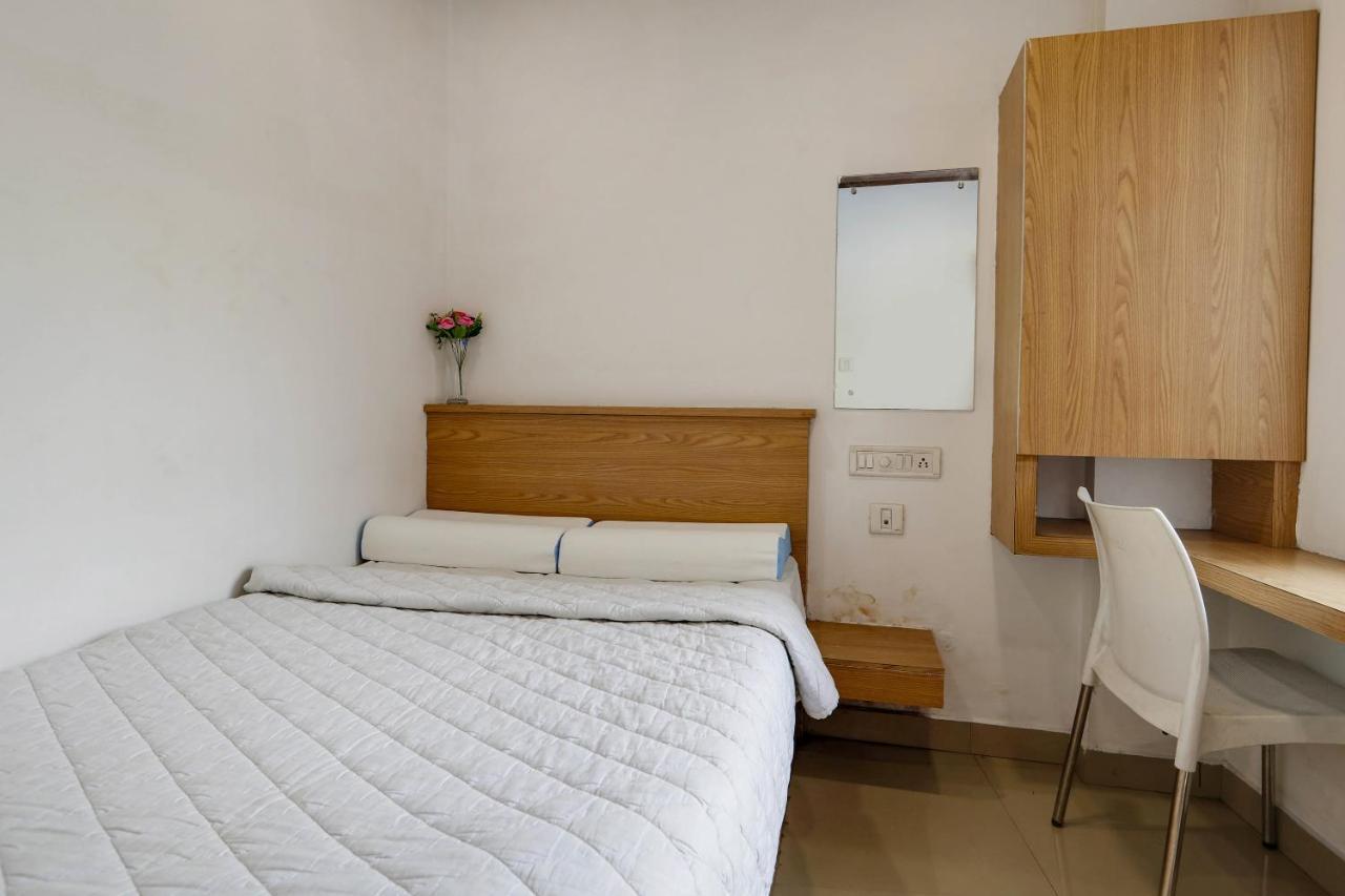 Spot On 48916 Kpm Tourist Hotel