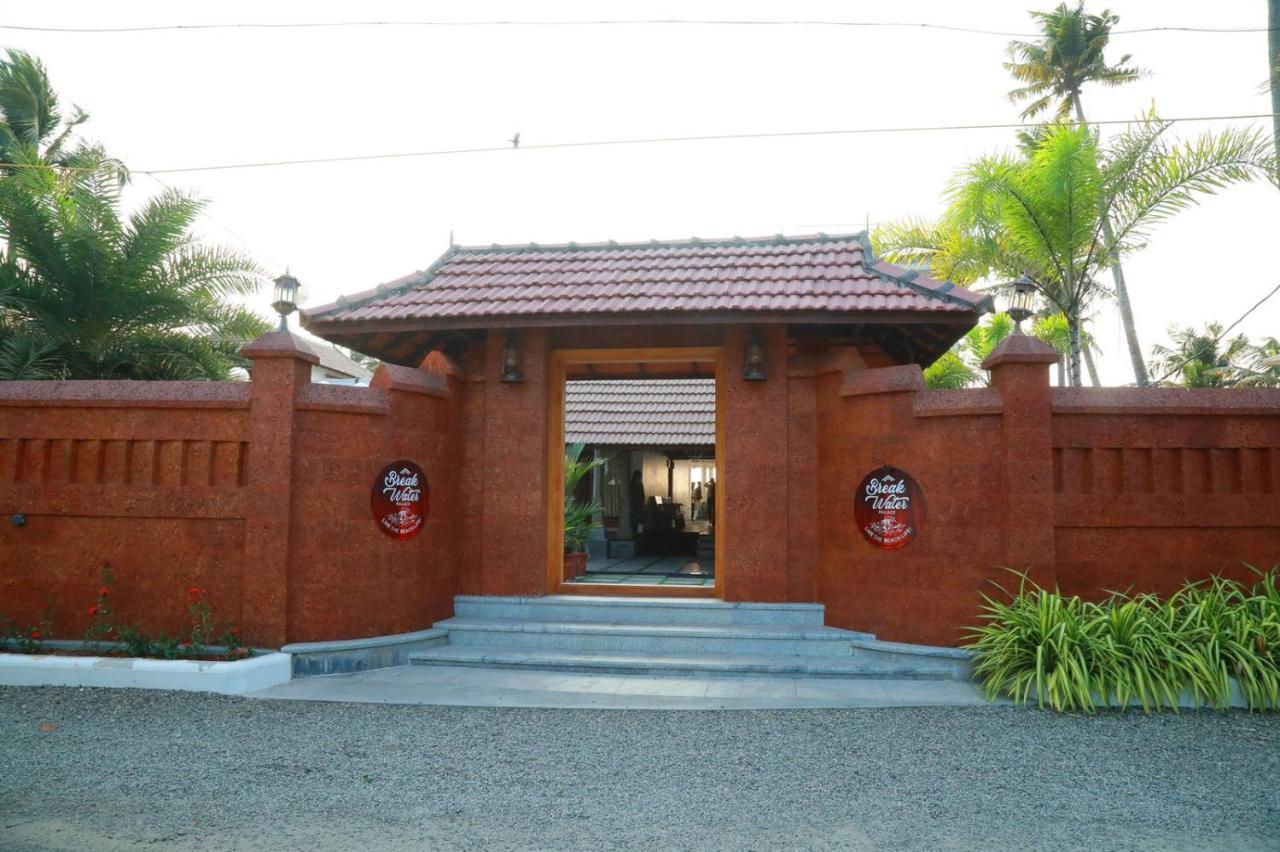 Break Water Palace 3*