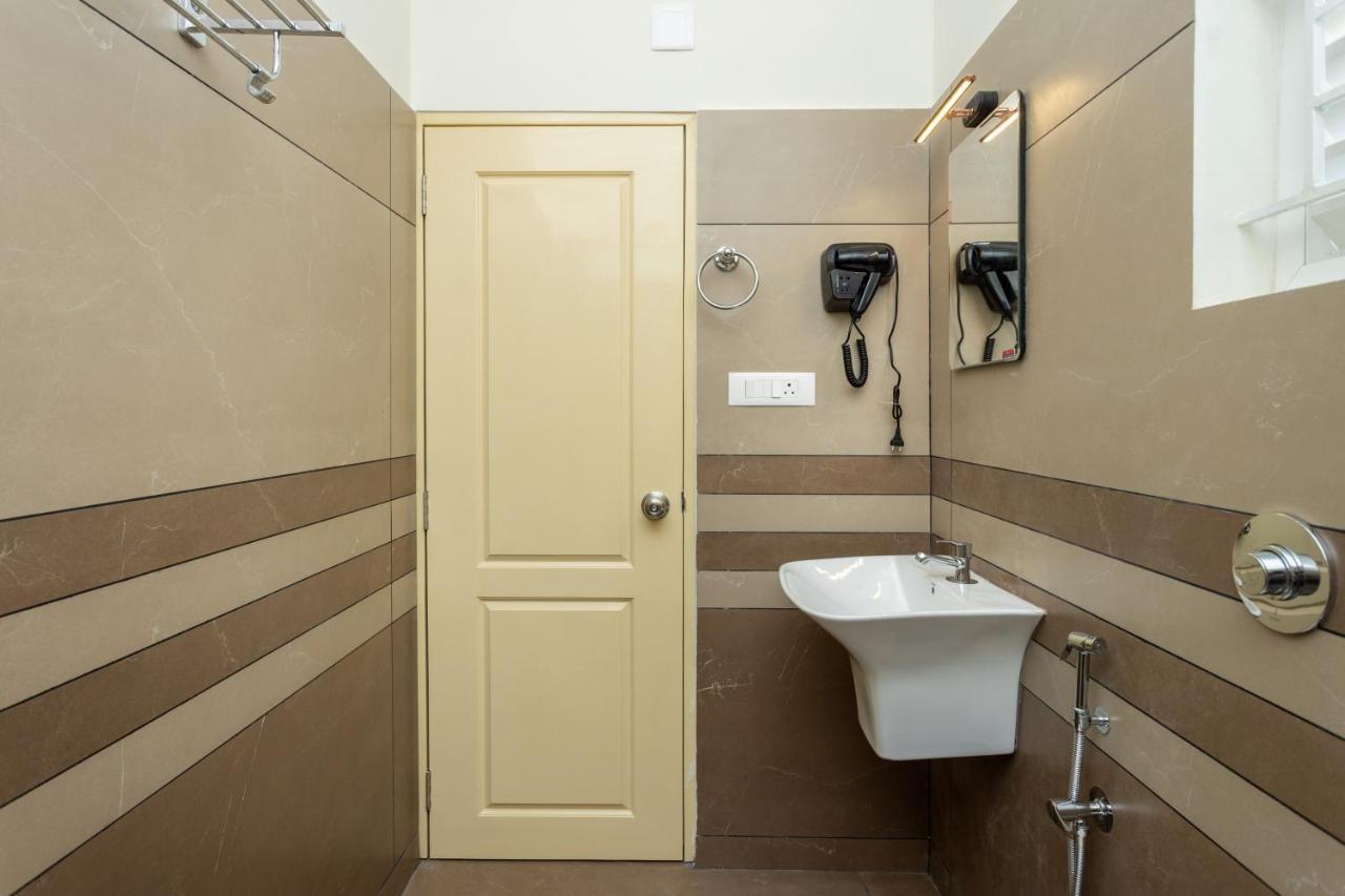 Esaa Airport Hotel 3*