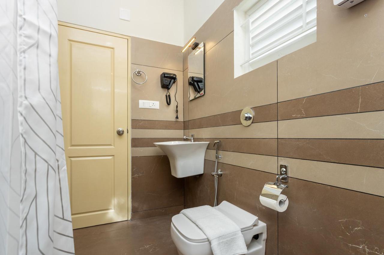 Hotel Esaa Airport 3*