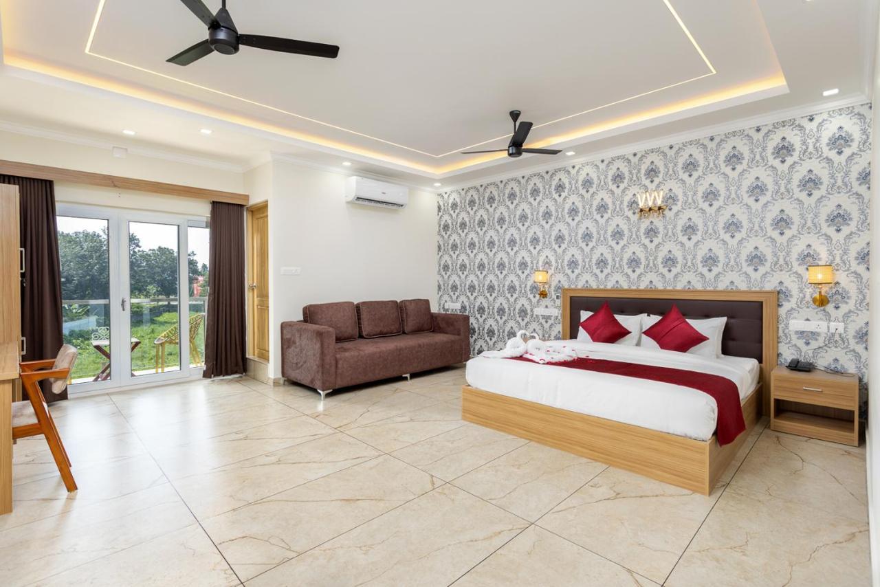 Hotel Esaa Airport 3*