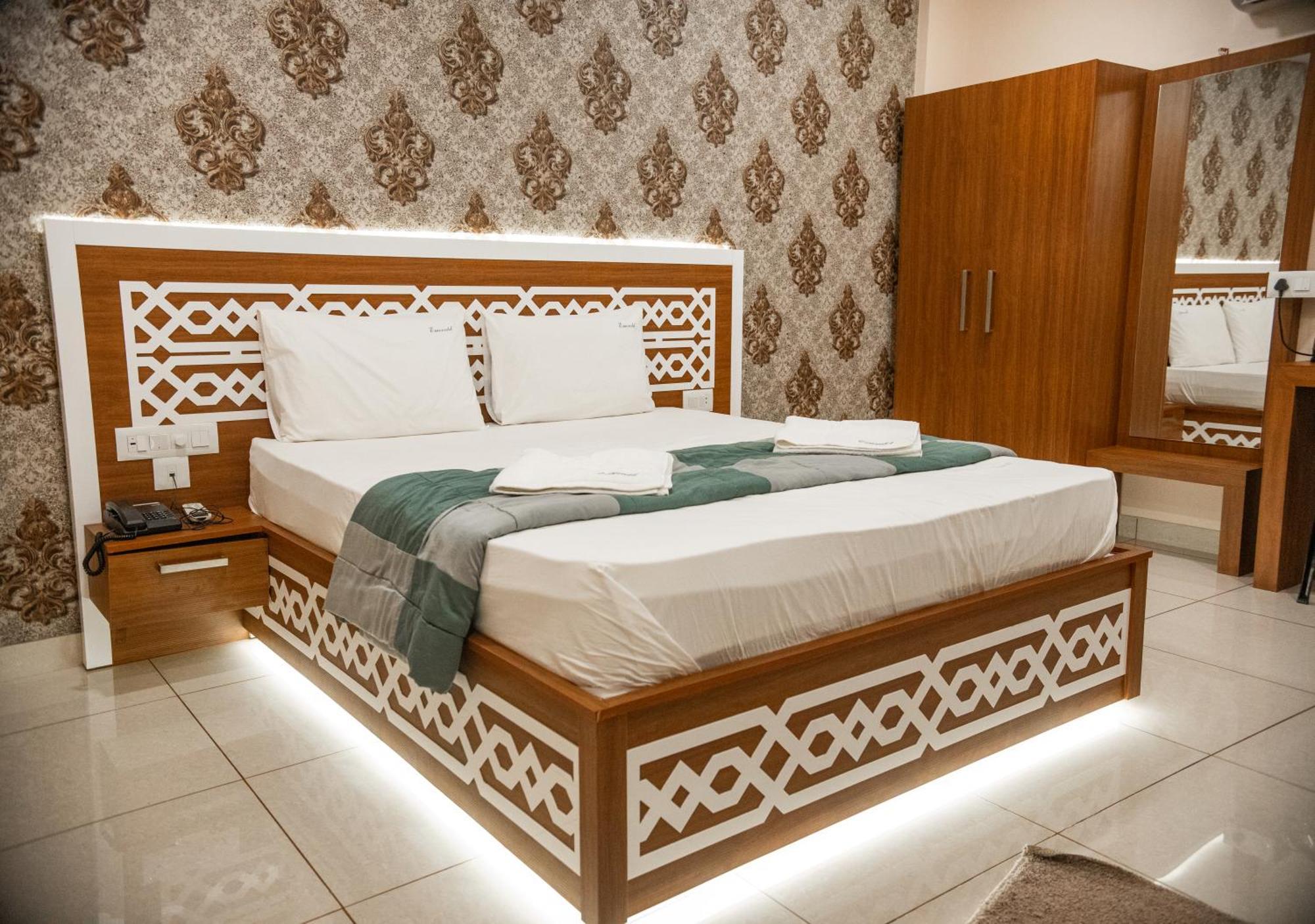 Emerald Royal Residency 3*