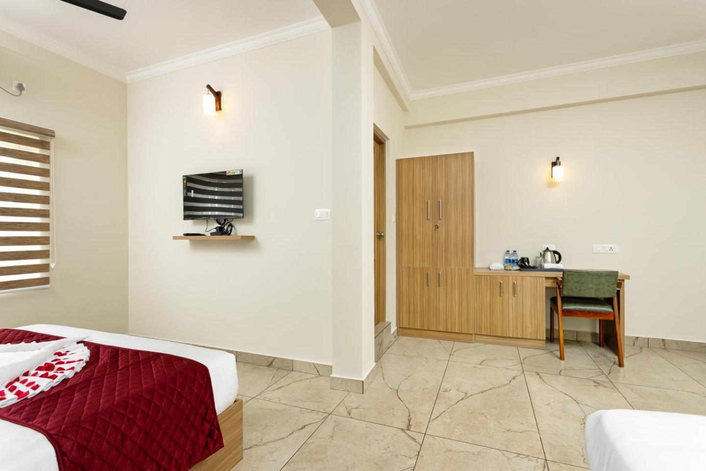 Hotel Esaa Airport 3*