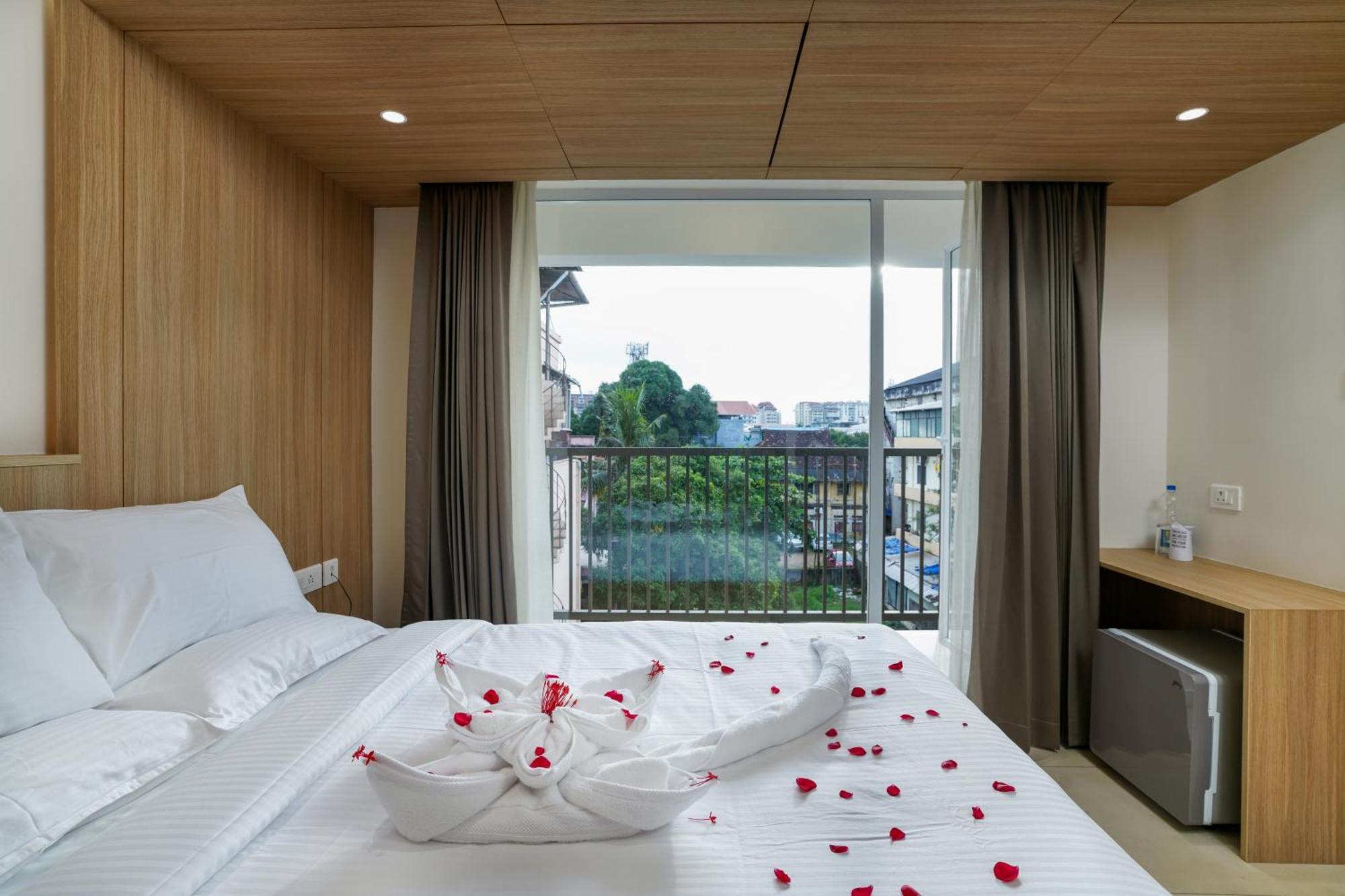 Hotel The Trios 3*